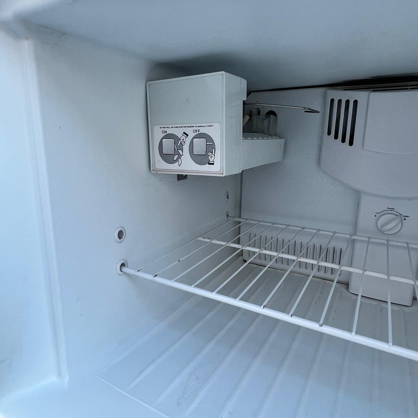 Frigidaire Top and Bottom Refrigerator with Ice maker Frigidaire Top and Bottom Refrigerator with Ice maker